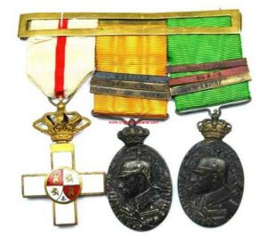 Pasador Español 1868-1916 con Tres Excepcionales Condecoraciones